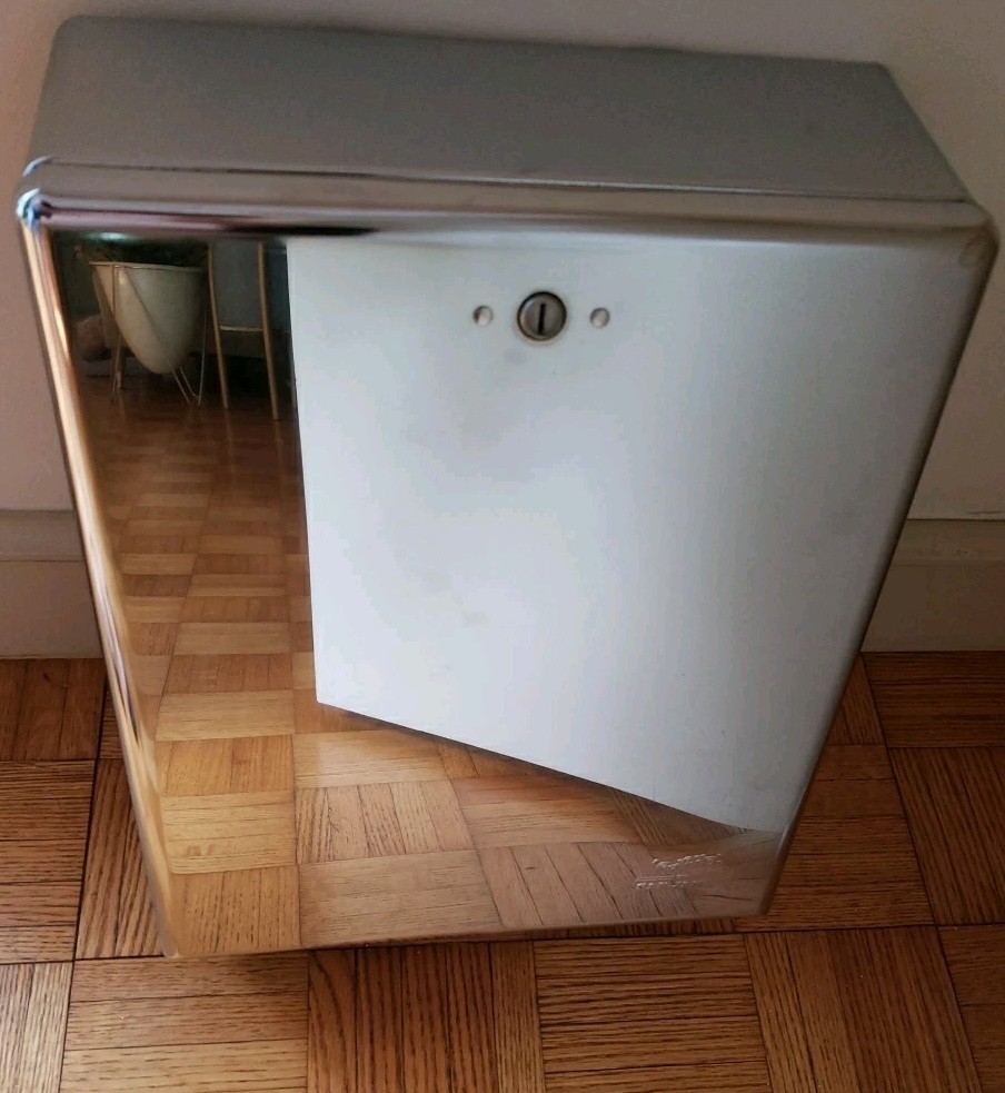 San Jamar Paper Towel Dispenser...Excellent Condition
