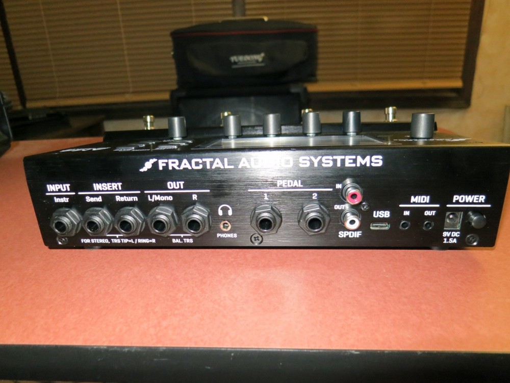 Fractal Audio Systems AM4 Amp Modeler + Multi-Effects Unit