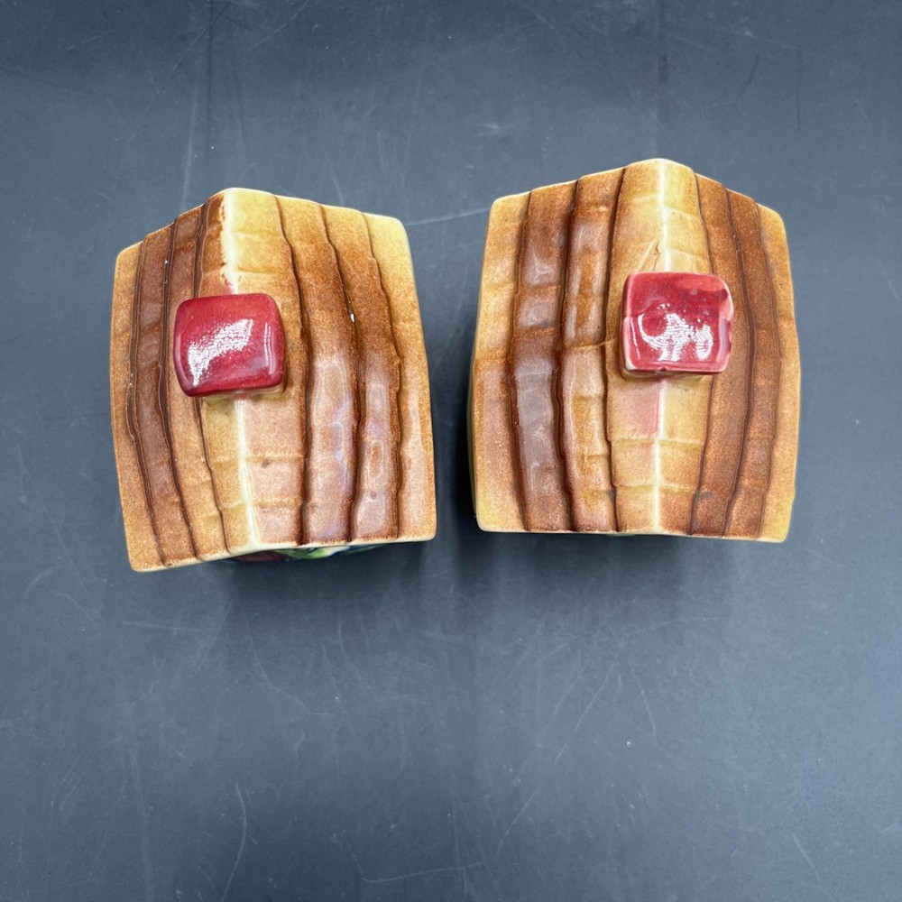 SHAWNEE COTTAGE SALT PEPPER SET