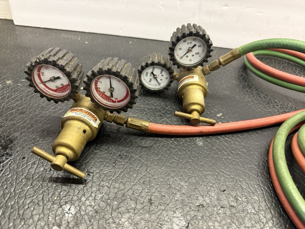 UNIWELD TORCH KIT WITH REGULATORS HOSE A13