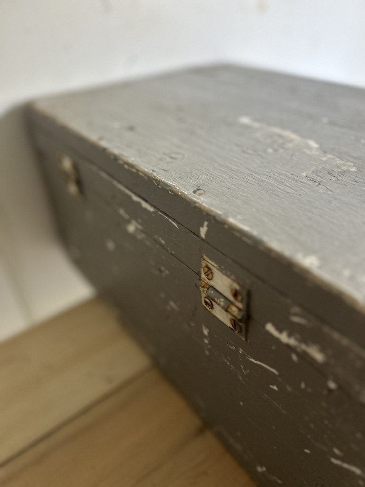 Vintage Rustic Painted Wood Carpenter Tool Storage Box Chest Trunk with Lid