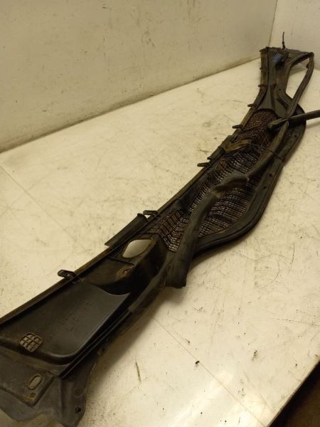 01 02 03 04 05 06 Lexus LS430 Cowl Vent Panel