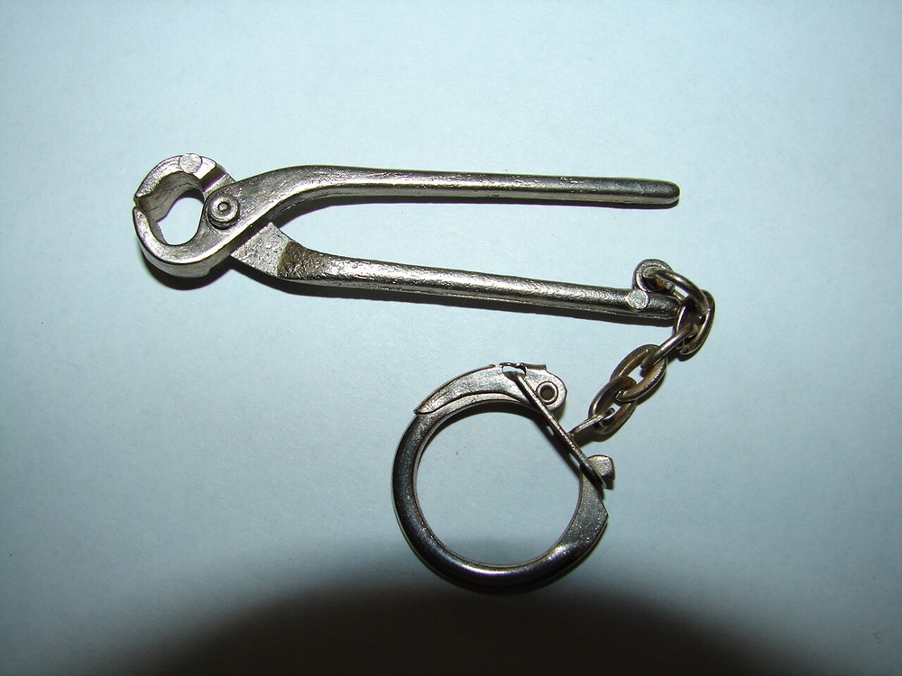 Vintage Blacksmith Nippers Tool Keychain Unused Rare! Clamp Lock Ring Nice!