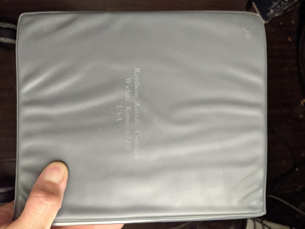 Raytheon beech hawker Pilot Operating Manual 1994 Duchess 76