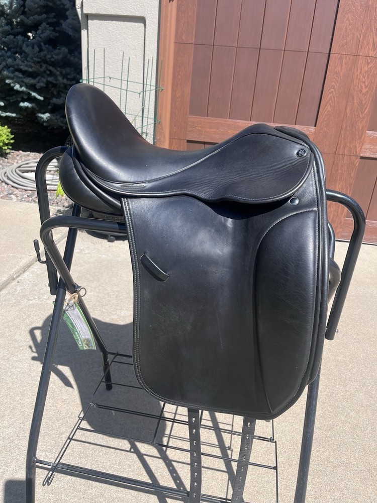 Lovatt and Ricketts 17” Medium Width Berkeley Dressage Saddle