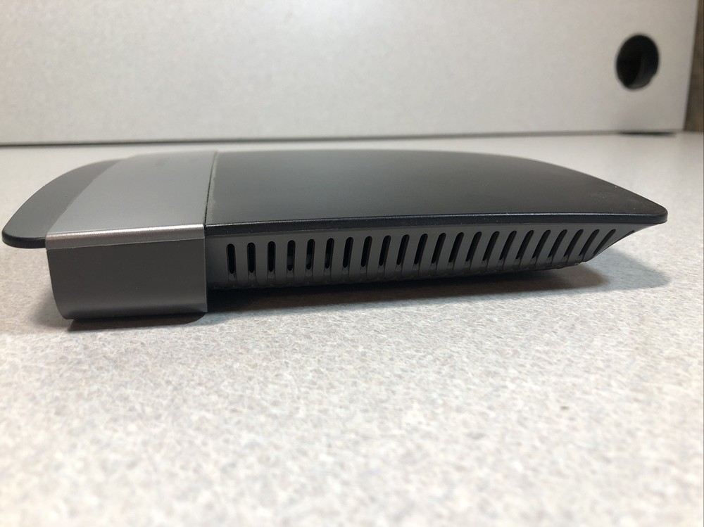 Surfboard SB6121 Cable Modem + Linksys E2500 w/Adapters and Ethernet Cable