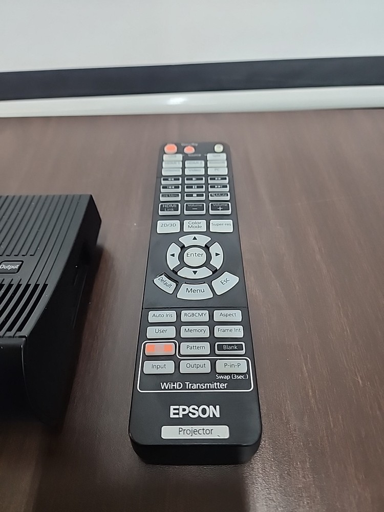 Epson Wireless HD Transmitter WIT2-F0 With Power Adapter