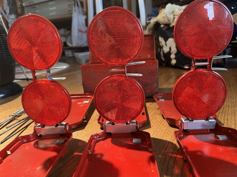 3 VINTAGE MICRO-FLARE MICRO-FLEX ROADSIDE EMERGENCY REFLECTORS & CASE