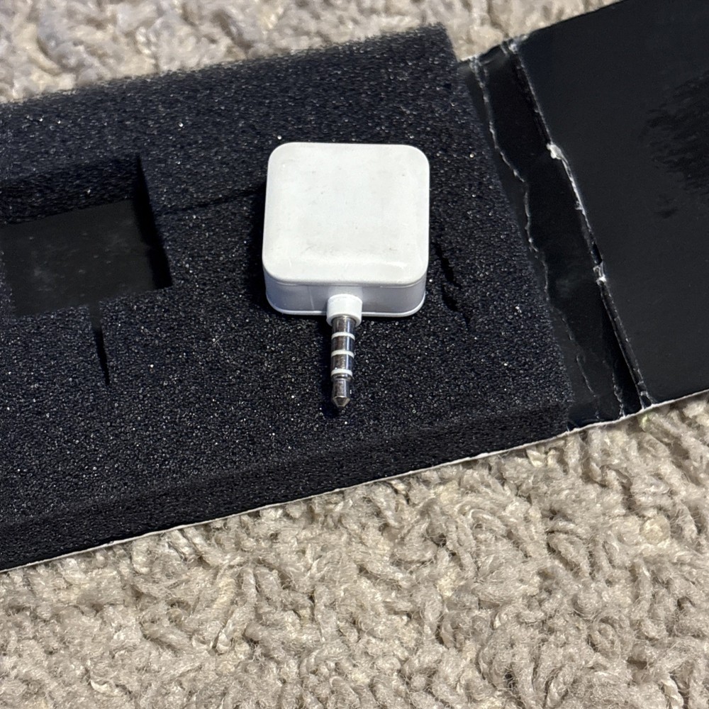 Square A-SKU-0523 Reader for Magstripe Lightning Connector WITH PACKAGE