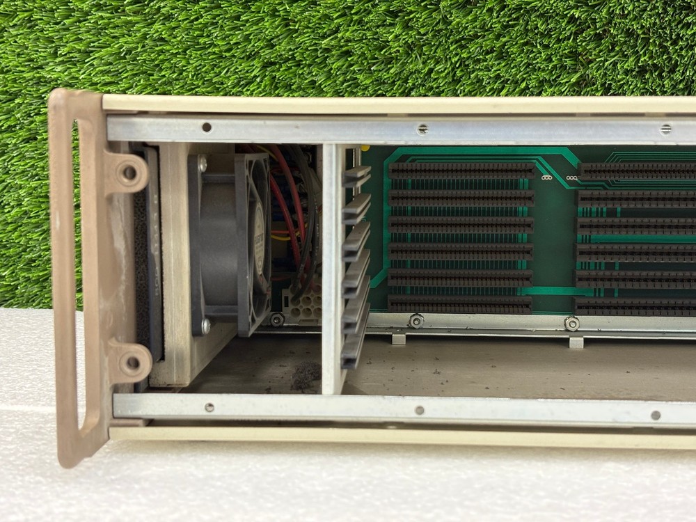 UNTESTED Applied Microsystems 750-10000-01 Chassis Backplane Rackmount Enclosure