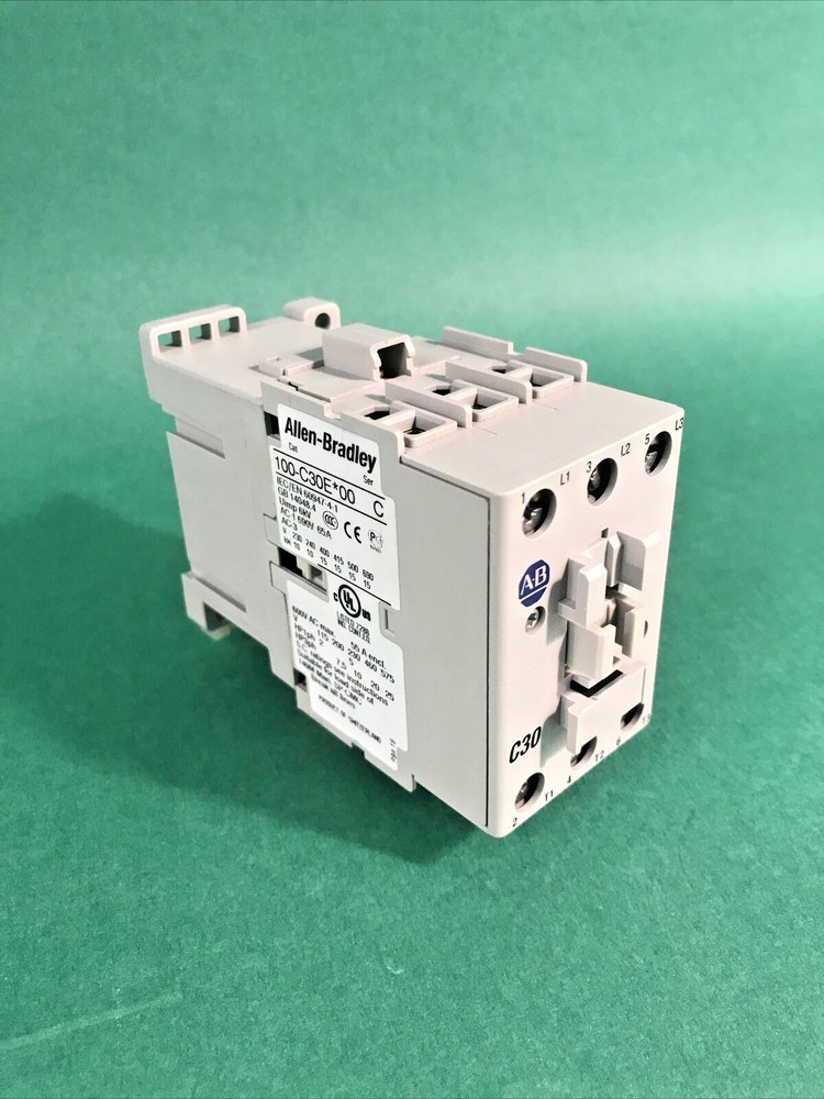 Allen-Bradley 100-C30E*00 SER C Contactor