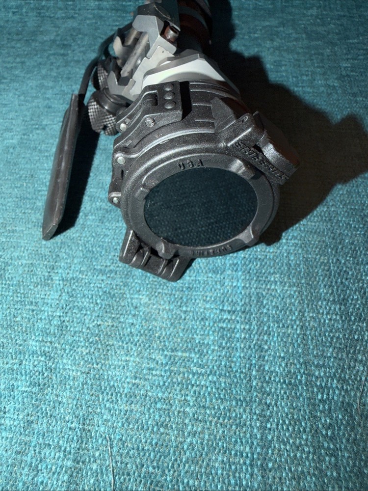 SUREFIRE Tactical Light System With Mount and pressure switch-new