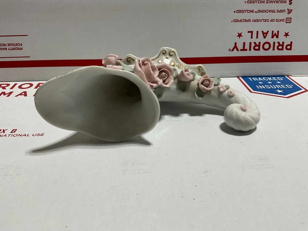 Vintage Lefton Vase Raised Flowers