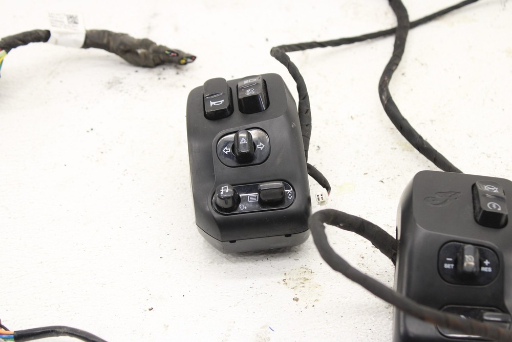 14-23 Indian Chieftain Right/Left Control Switch