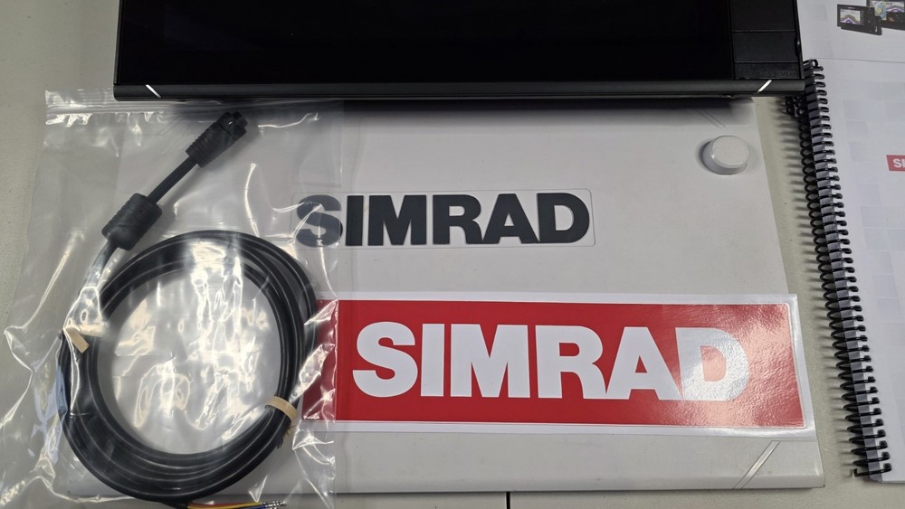 Simrad NSS16 evo3 16” MFD Chartplotter Fishfinder – Excellent Condition_