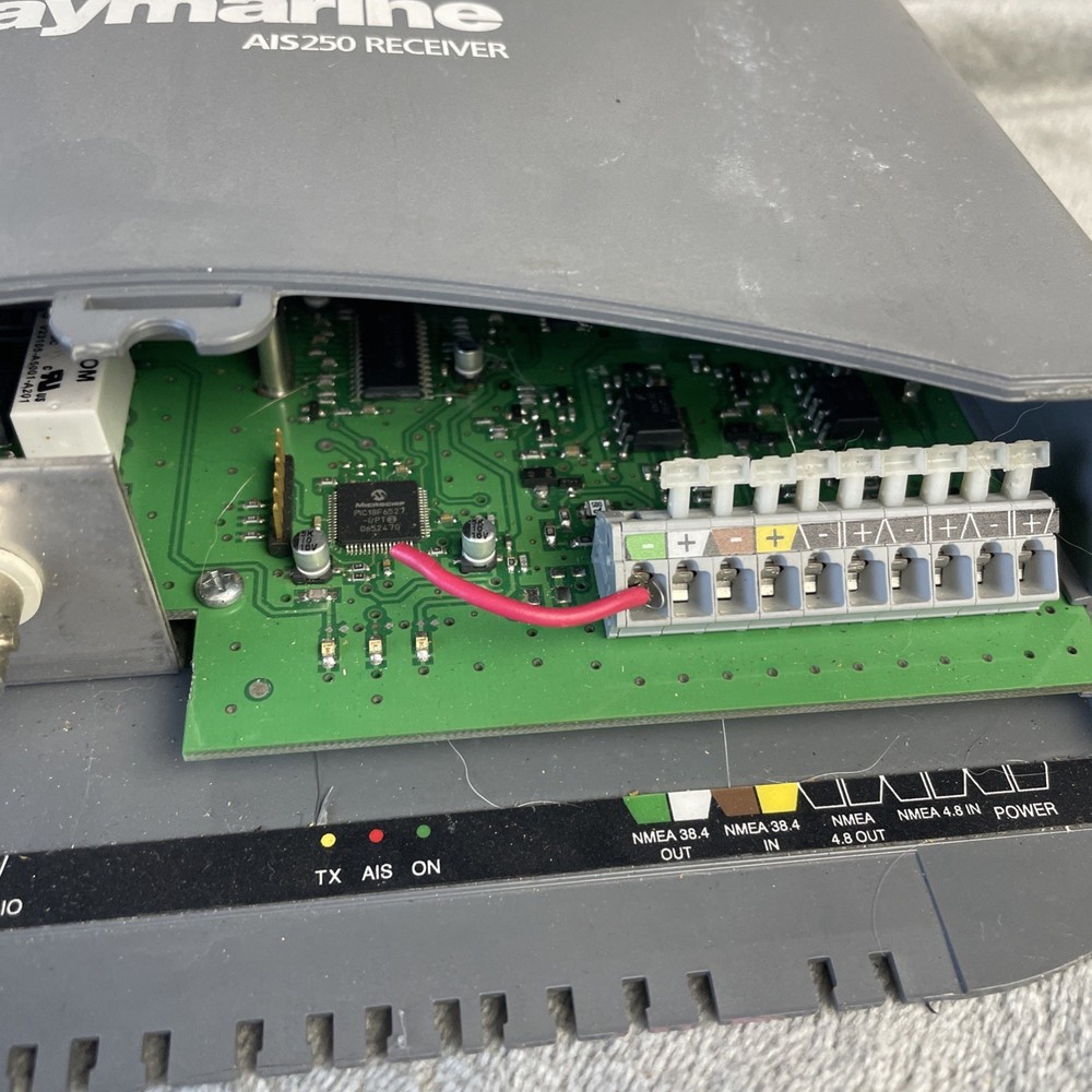 Raymarine AIS 250 E03015