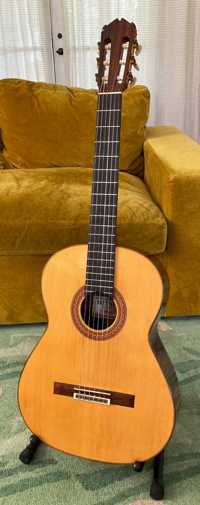 Mitsuru Tamura classical guitar No. 1500 – 1976 – solid wood, signed