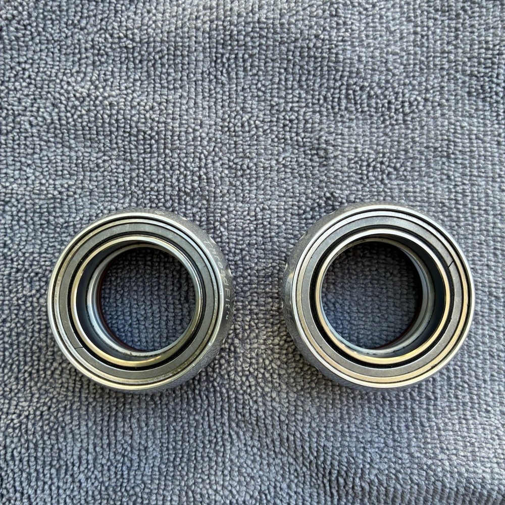 Chris King ThreadFit 24 bottom bracket silver with fit kit
