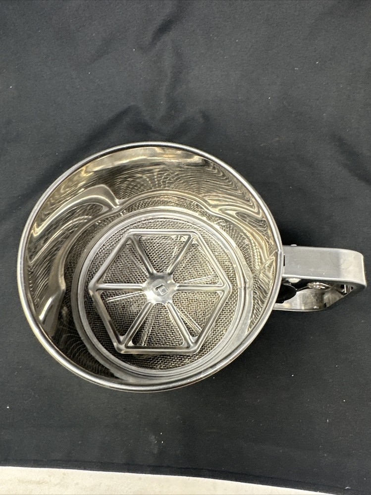 Stainless Steel Hand Held Spring Handle Flour Sifter, EUC