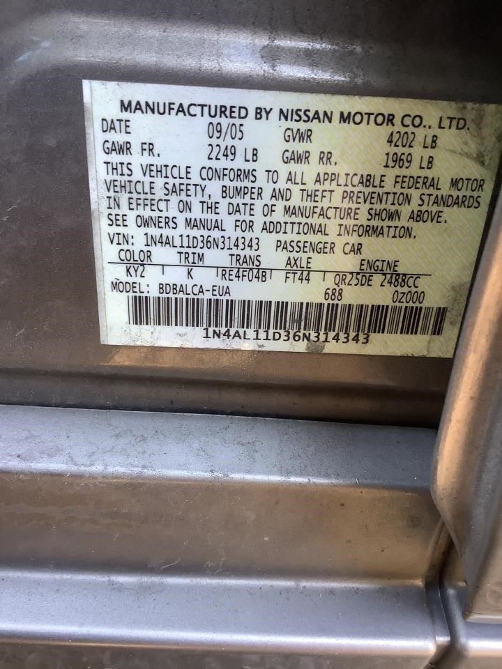 2006 ALTIMA Third Brake Light Tested OEM