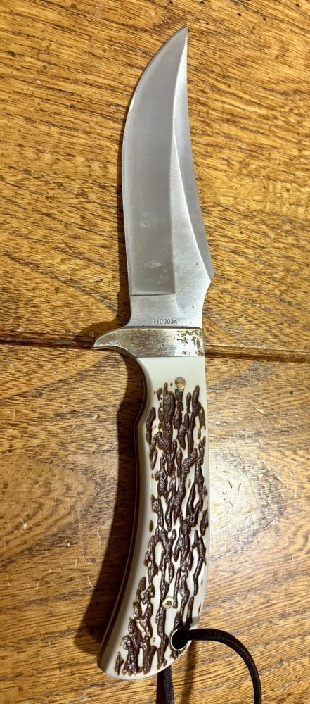 Schrade Uncle Henry Sharp Knife And Sheath.
