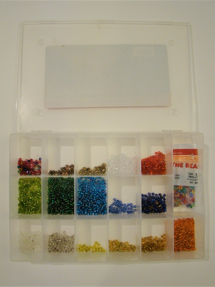 UNIEK: Plastic 17 Compartment Storage Container - includes tiny assorted beads