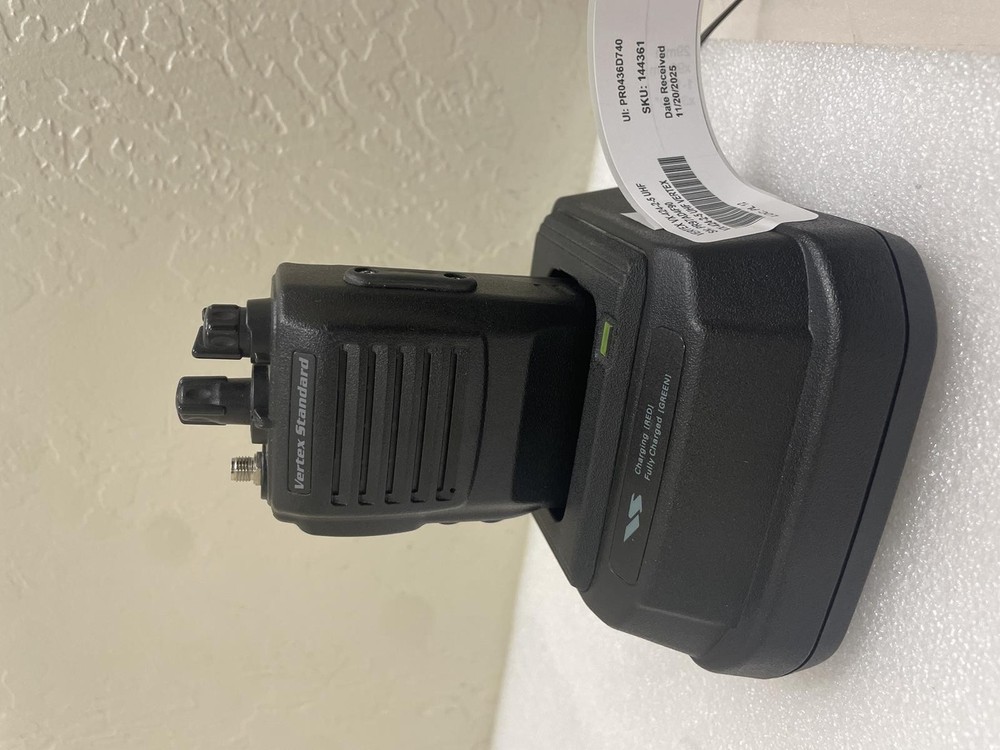 VERTEX VX-424-2-5 UHF RADIO WITH CHARGING BASE