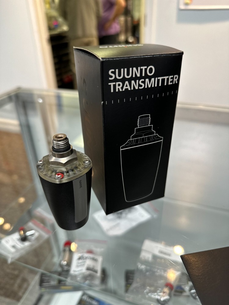 New Suunto DX Dive Computer with USB and Transmitter