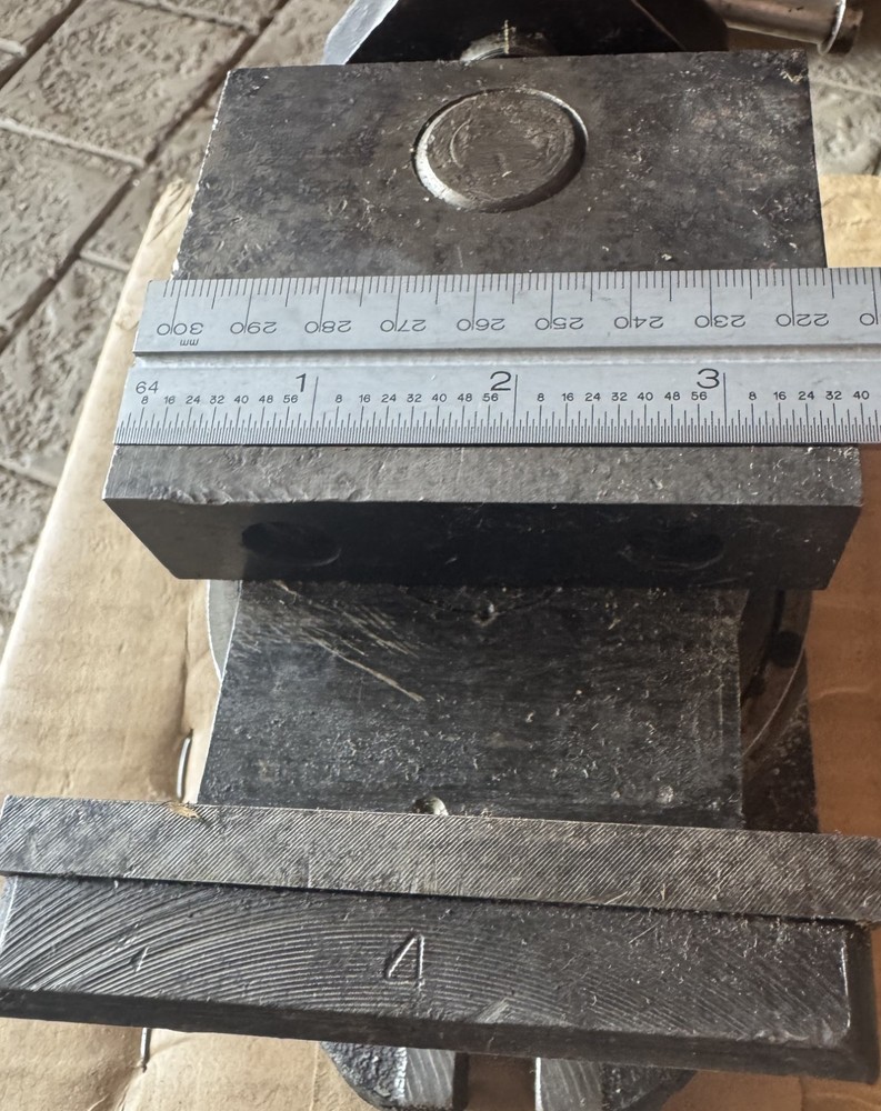 Pprecision machine vise with micro-feed USSR