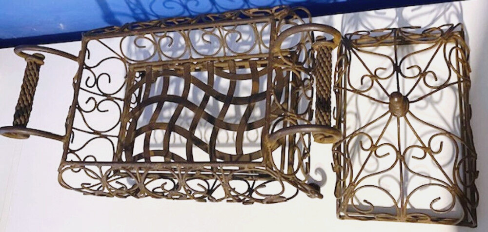 VTG HEAVY CAST IRON RUSTIC ORNATE 2 PC INDOOR/OUTDOOR FOOTED DISPLAY UNIT-EUC