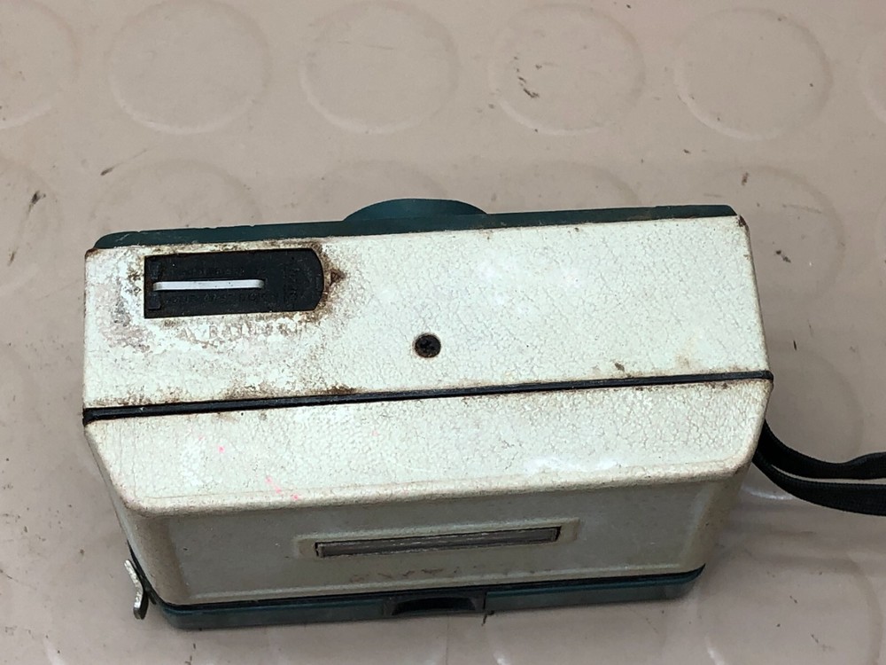 Kodak Hawkeye Instamatic R4 Camera Vintage - Untested
