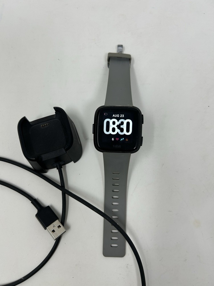 Fitbit Versa Smart Watch FB504 Black Grey Bundle Complete w/ Charger Tested