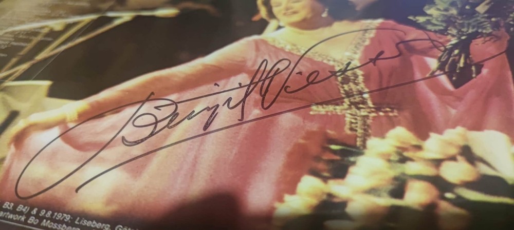 Signed Birgit Nilsson LP – Beautiful Condition – Opera Legend Autograph