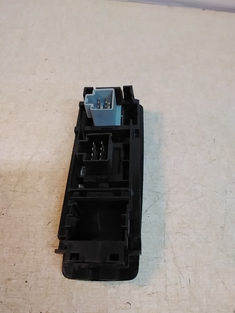 Freightliner Cascadia Right/ Passenger Door Electrical Switch