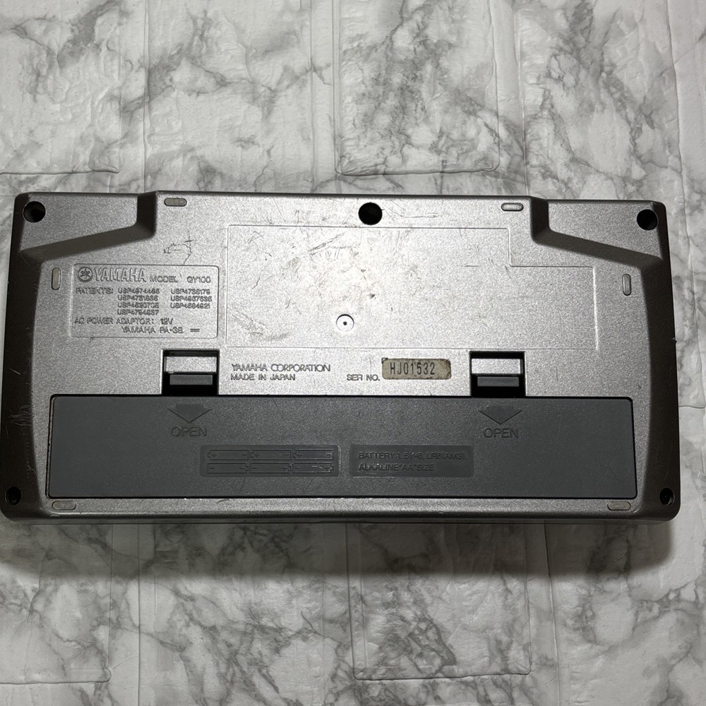 YAMAHA QY100 Music Sequencer Sampler Sound Module