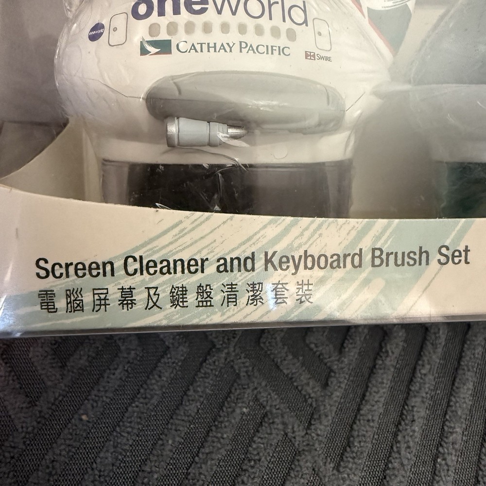 NEW Cathay Pacific Oneworld Mini Screen Cleanse & Keybroad Brush Set