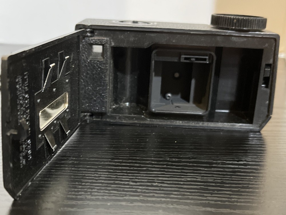 Vintage Kodak Instamatic 44 Camera *Untested*. “C1“