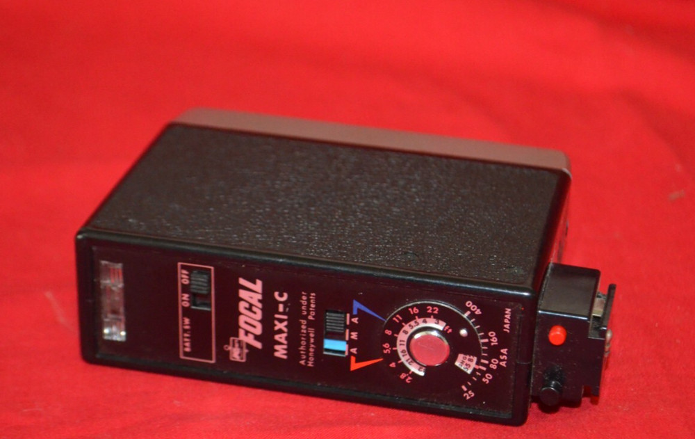 Vintage Focal Maxi C Computer ElectricAutomatic Camera Flash w/Cord Untested
