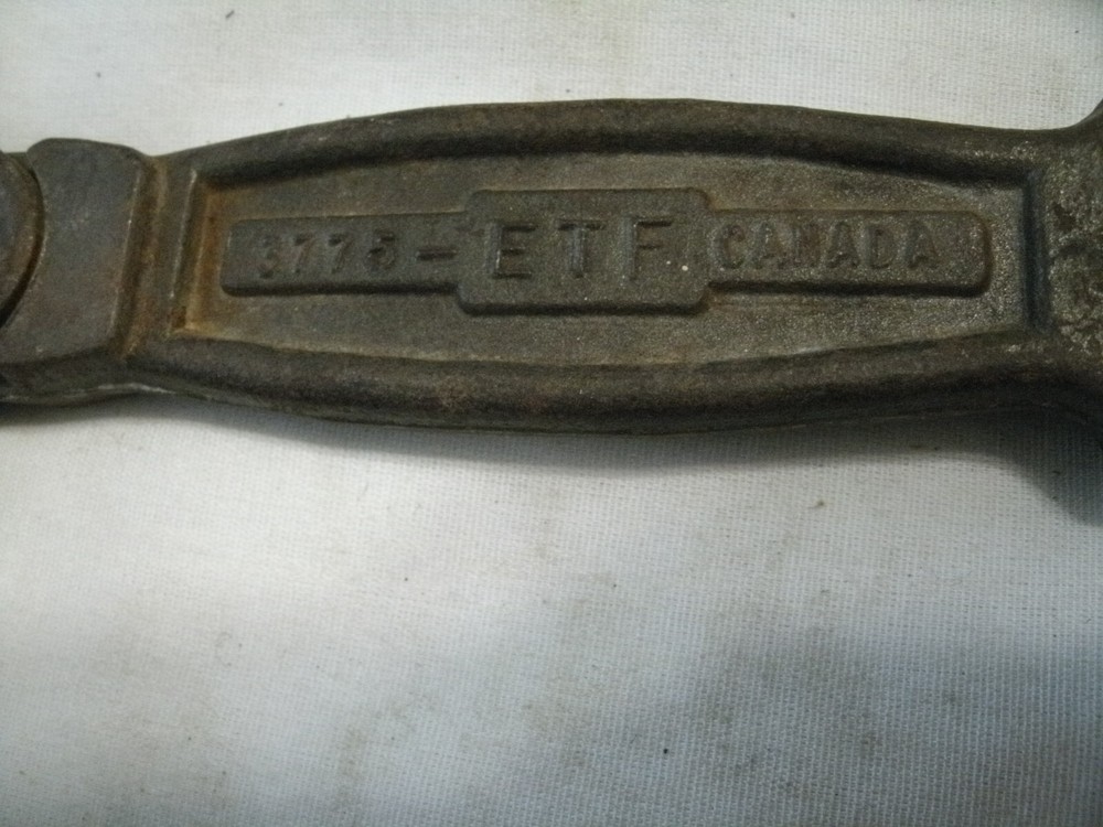 Vintage Cast Iron Nail Puller Tool Extractor ETF Canada #3775