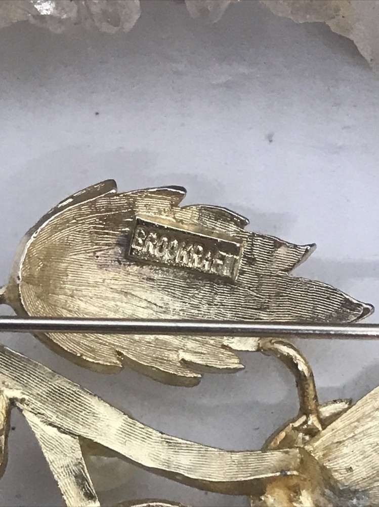 Vintage Brookraft Leaf Accent Brooch