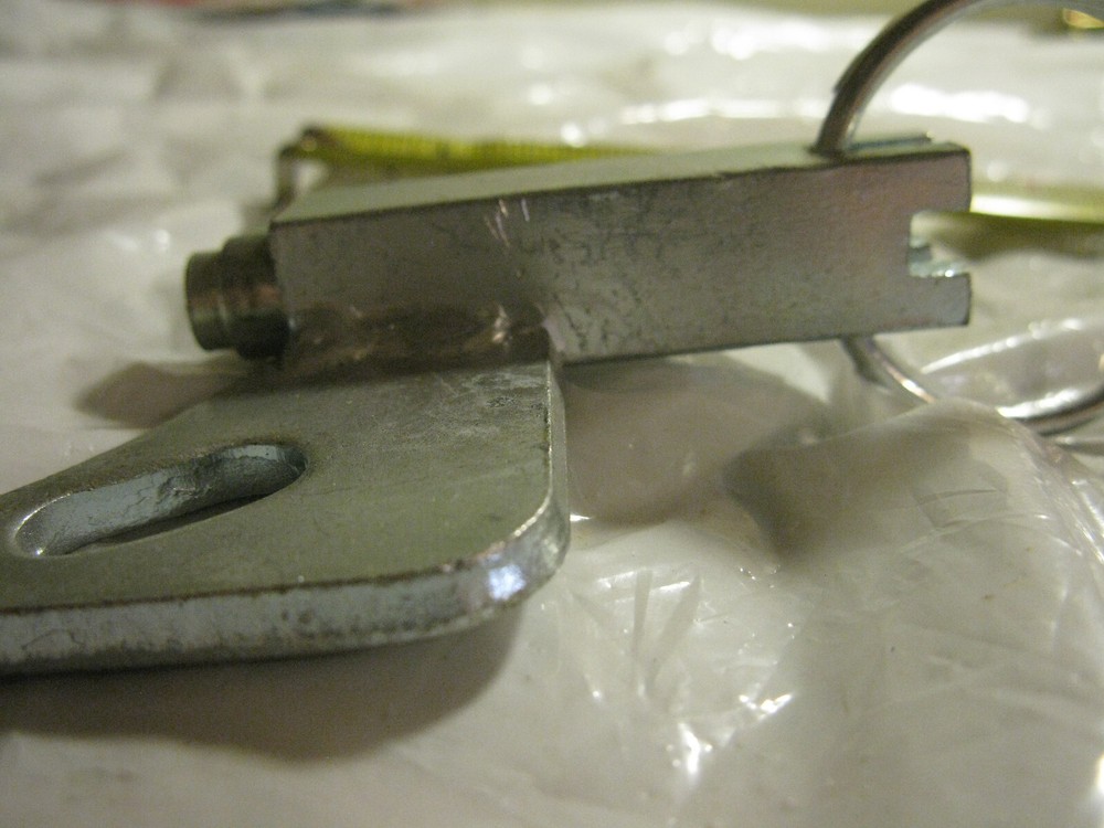 15/32 .46 1/2" Spring release pull pin bolt on door latch