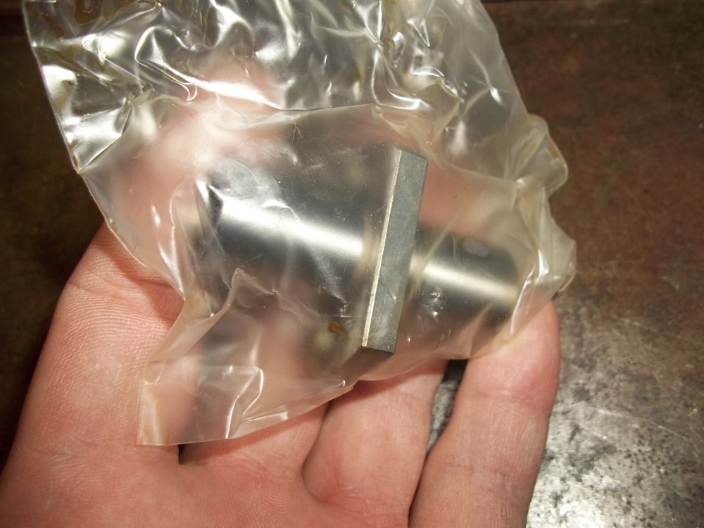 NIB MISUMI LHMCW10 FLANGE TYPE LINEAR BUSHING (DR3E2)