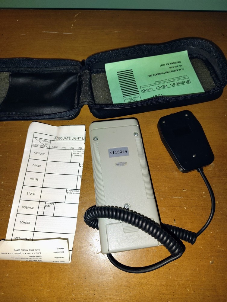AW Sperry SLM-110 Light Meter With Carrying Case And Sensor Excellent Condition