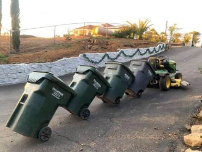 Durable Universal Can Coupler for Efficient Trash Container Handling - 100 lbs