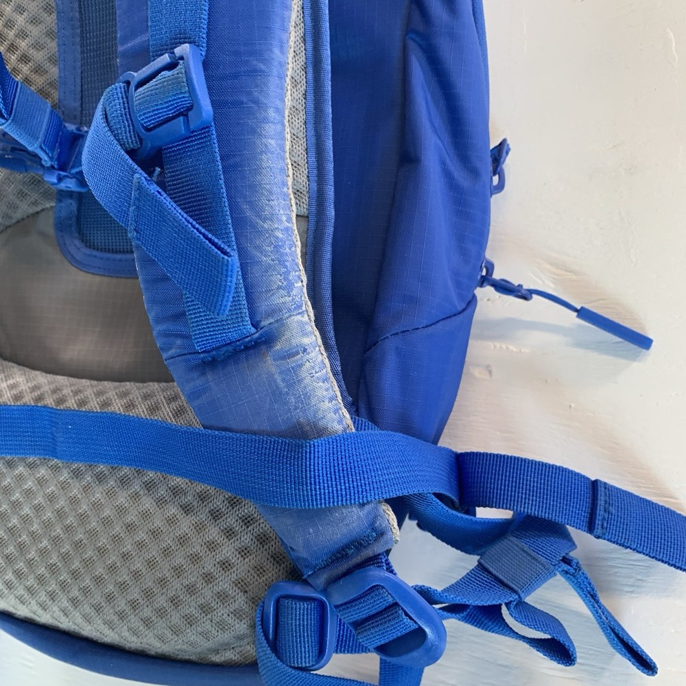 Hydro Flask Down Shift Backpack -14 Liter Water Pocket Hydration Pack Blue