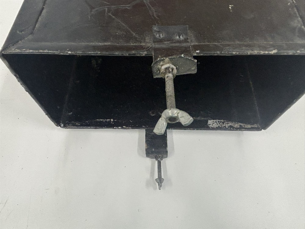Luscombe Model 8 Battery Housing Box