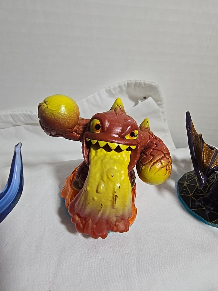 lot of skylanders 5 figures