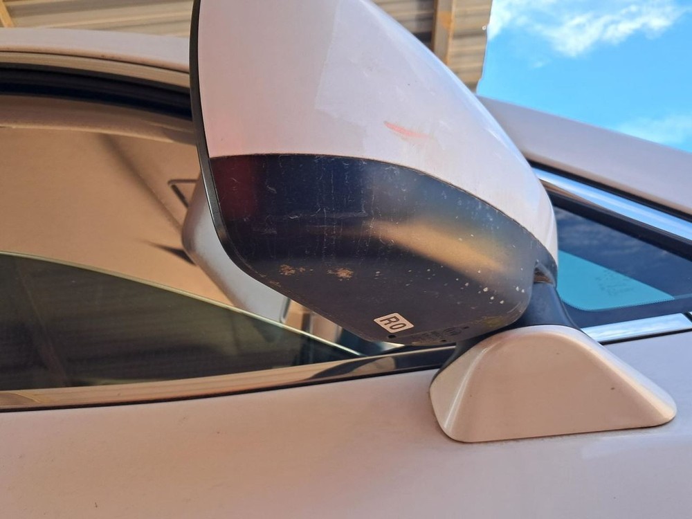 QUEST 2013 Glove Box 4768999
