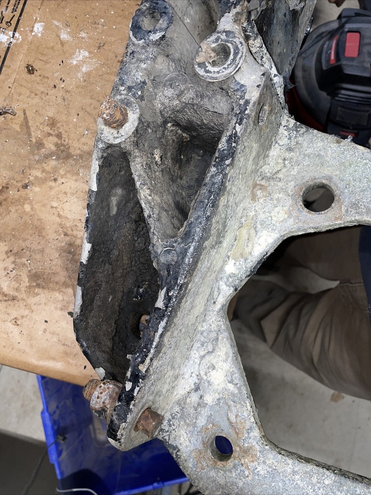 PETERBILT 379 BRACKET-FRONT SPRING DRIVE 02-02516R