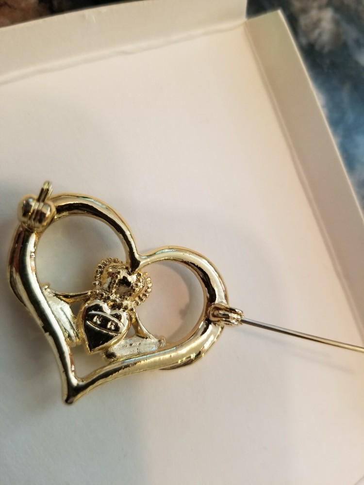 AVON IRISH PIN WOMENS #5